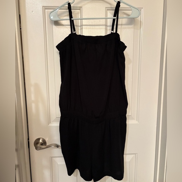 Guess Black Sleeveless Romper - Picture 1 of 9